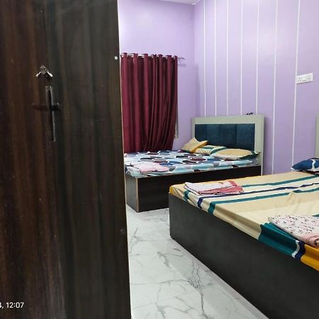Shree Ayodhya Dham Guest House 300 Meter From Sri Ram Temple Free Pick Up , Drop , Breakfast & Wifi ภายนอก รูปภาพ