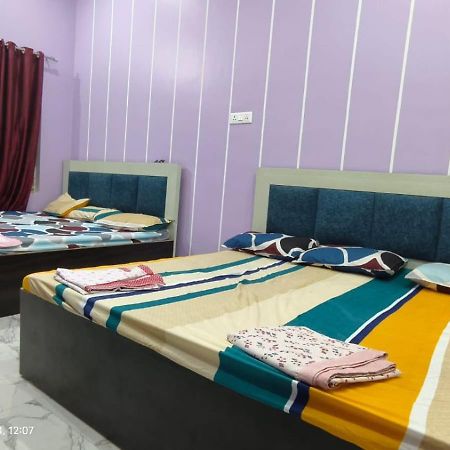 Shree Ayodhya Dham Guest House 300 Meter From Sri Ram Temple Free Pick Up , Drop , Breakfast & Wifi ภายนอก รูปภาพ