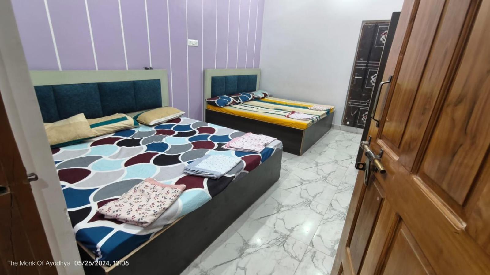Shree Ayodhya Dham Guest House 300 Meter From Sri Ram Temple Free Pick Up , Drop , Breakfast & Wifi ภายนอก รูปภาพ